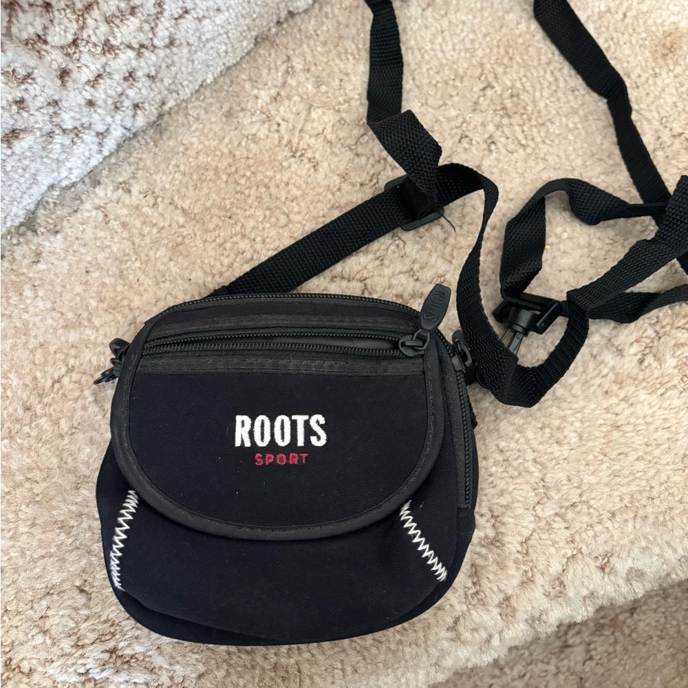 ROOTS CAMERA CASE WITH DETACHABLE STRAP